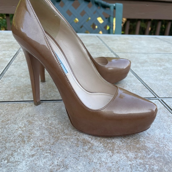 Prada
Camel Gold Patent Leather Pumps - Picture 12 of 16